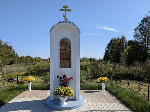 В Холуе освятили часовню в честь Святой и Живоначальной Троицы
